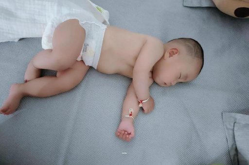 永康宝宝脸上有白色斑块 永康宝宝脸上有白色斑块